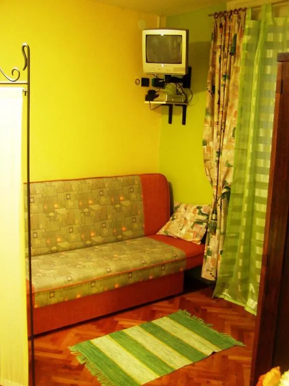 Studio Apartments Holy Trinity ノヴィ・ヴィノドロスキー